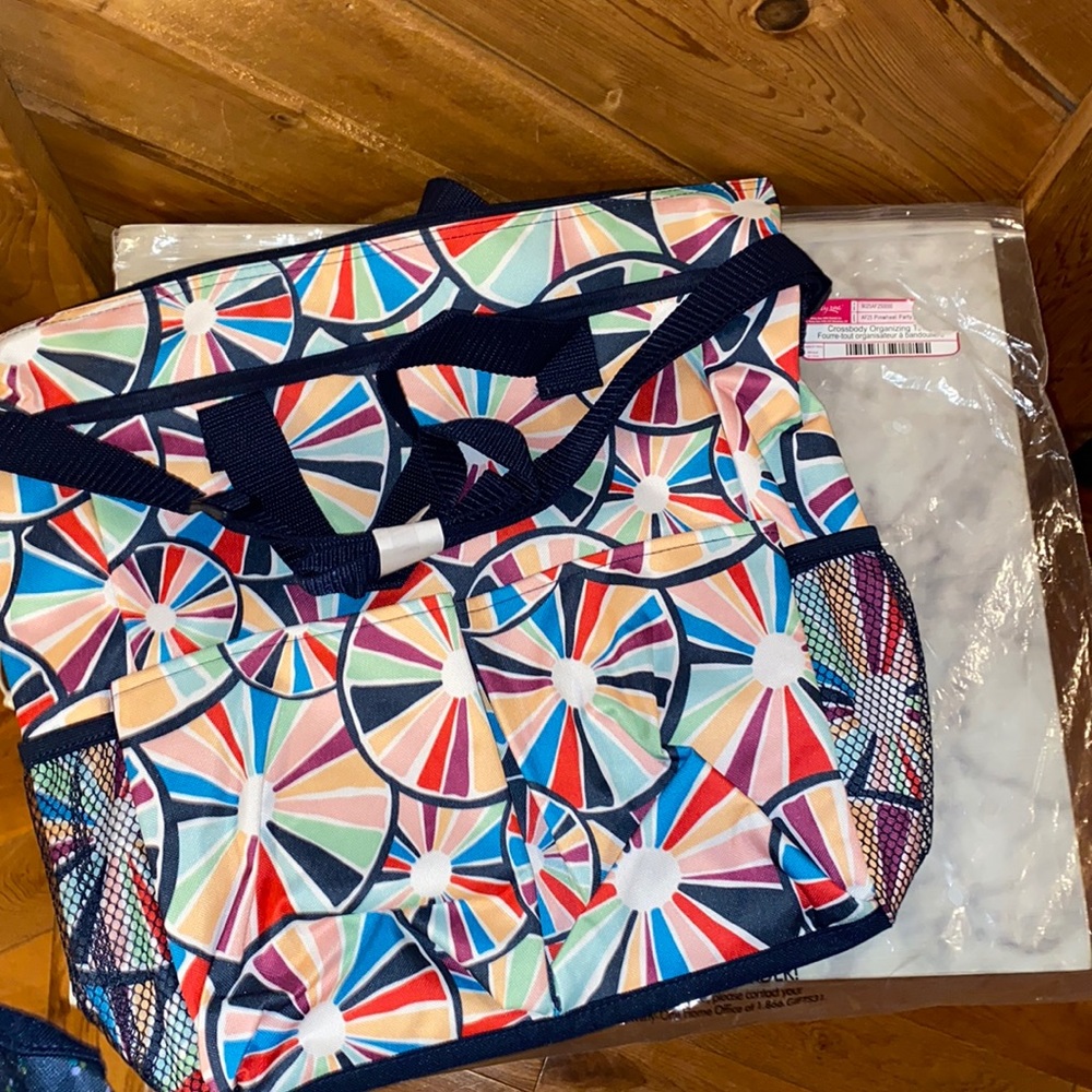 Crossbody tote thirty one pinwheel party